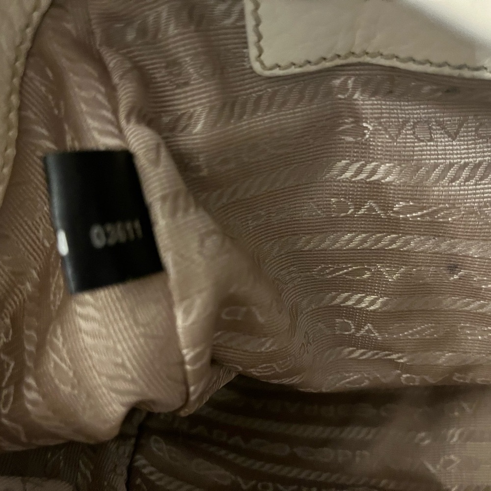 PRADA ✨ Leather Shoulder Bag Triangle Logo Plate - Picture 6 of 10